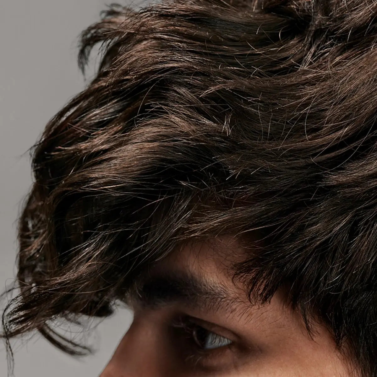 Oribe Signature - Delikatnie teksturyzująca i utrwalająca mgiełka-wosk - Hair Room Beauty Zone